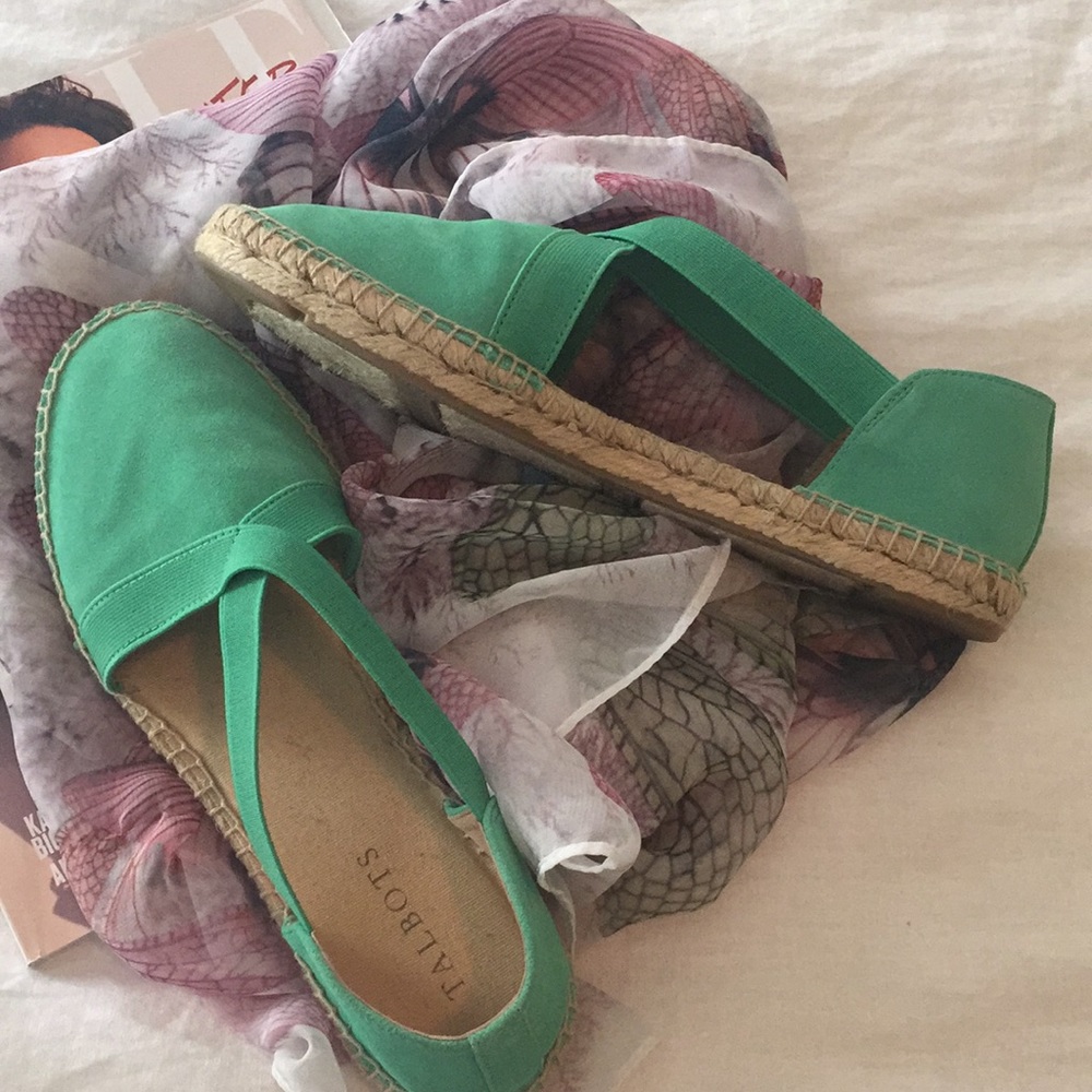 🌹 Talbots suede sandals